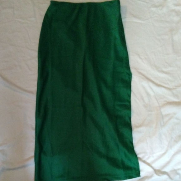 Elegant Green Maxi Skirt - Picture 1 of 3